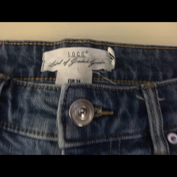 Denim Raw Edge Shorts - Picture 2 of 6